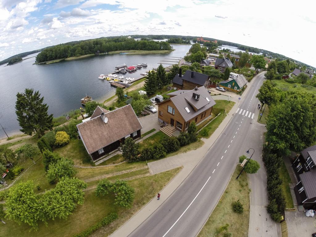 Hôtel Augutes Zurlienes Apartamentai à Trakai Extérieur photo